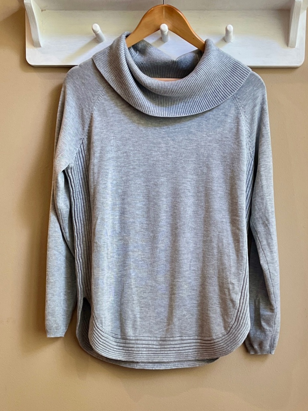 Lety & Me Ece Cowl Neck Curved Hem Pullover Sweater Gray Size Small